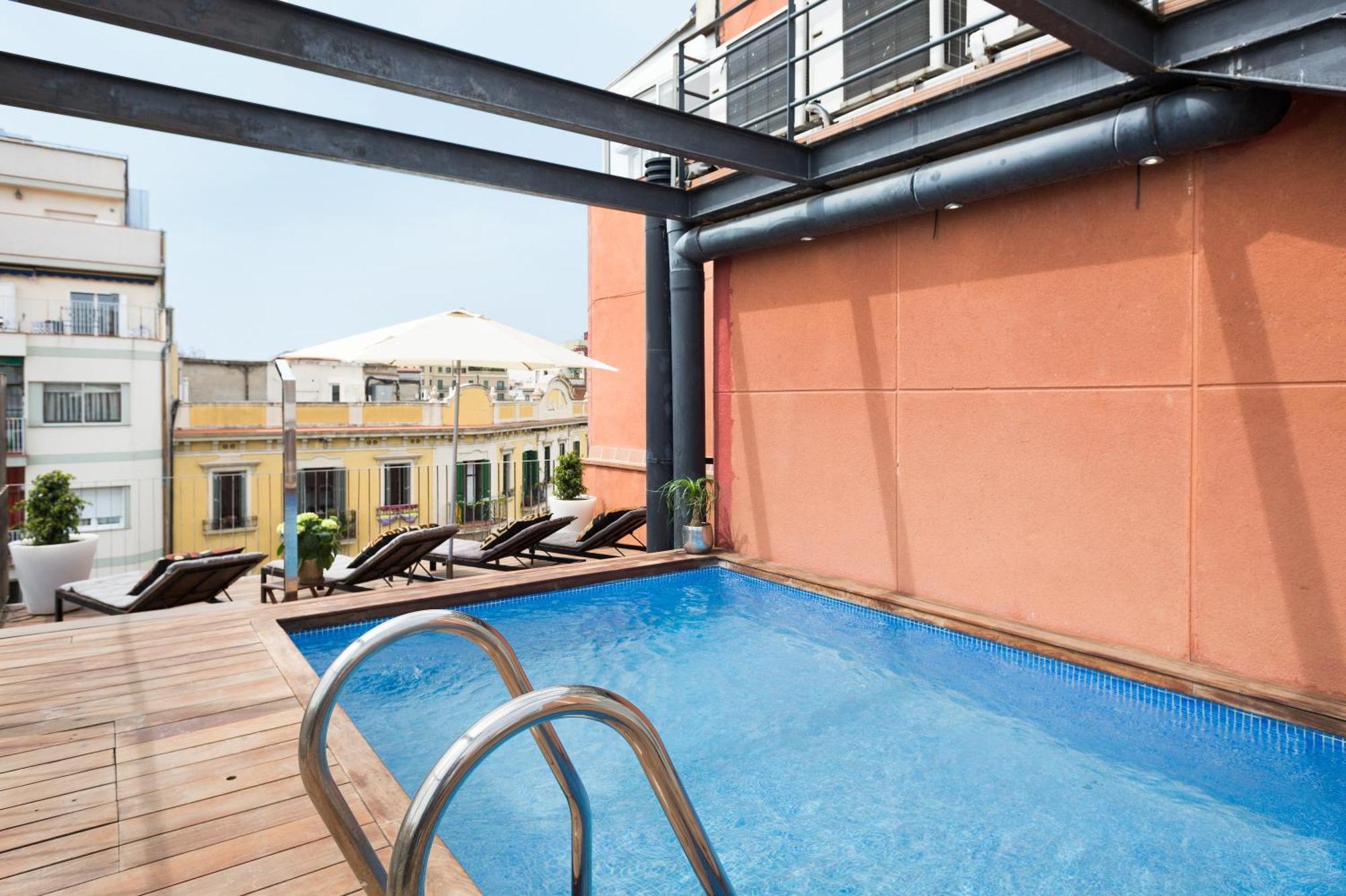 My Space Emirates - Fully Equipped Apartments Near The Beach With Shared Pool บาร์เซโลนา ภายนอก รูปภาพ