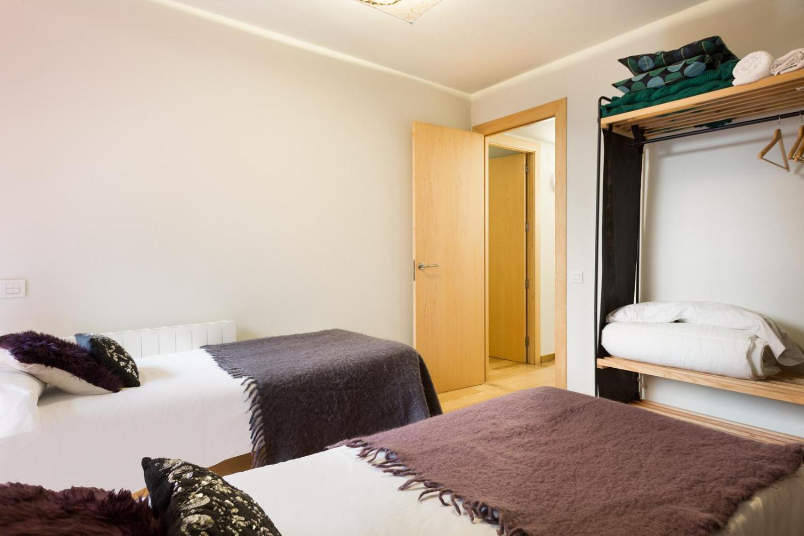 My Space Emirates - Fully Equipped Apartments Near The Beach With Shared Pool บาร์เซโลนา ภายนอก รูปภาพ